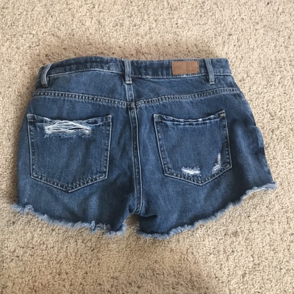 Size 01. Brand is Garage. Denim. Ripped. - Picture 2 of 2